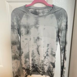 Lululemon swiftly tech long sleeve size 8, tie-dye, gray white